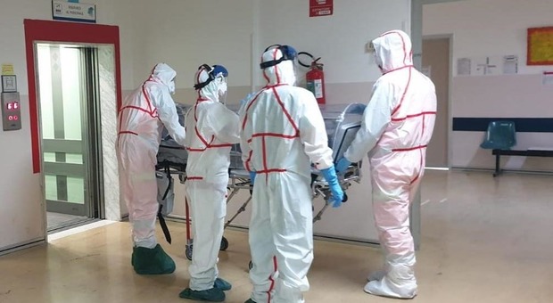 Coronavirus, 16 intubati e paziente di 35 anni gravissima a Pescara
