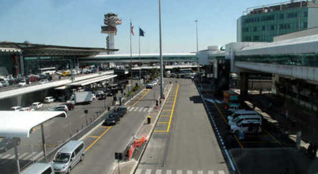 Fiumicino, operaio Alitalia trovato impiccato sulla pista dell'aeroporto