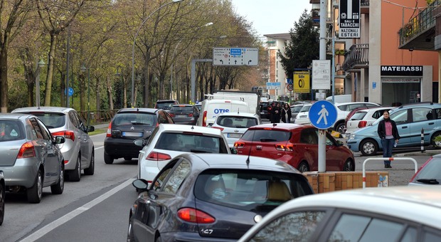 Treviso. Traffico sul Put, un milione di auto: «Webcam anti code»