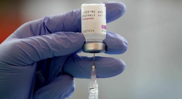 AstraZeneca, donna muore per trombosi dopo il vaccino in Australia. TGA: «Collegamento probabile»