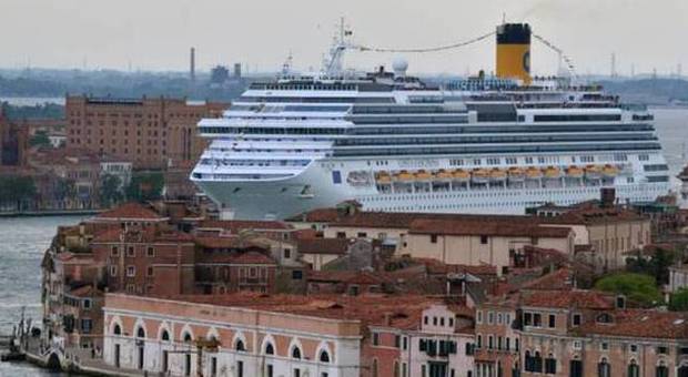 Venezia, deciso lo stop delle navi da crociera ​a San Marco. Ora si costruirà il canale