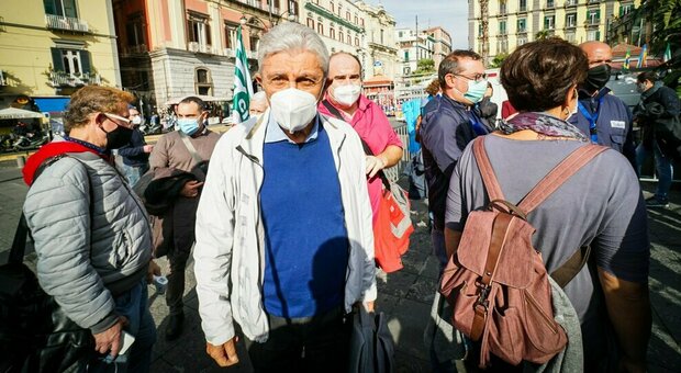 Elezioni comunali a Napoli, regge il patto Pd-M5S ma la crisi favorisce De Luca e Bassolino