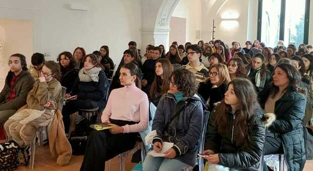 Un momento degli incontri con gli studenti al complesso di San Michele di Salerno