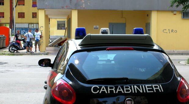 Spaccio di droga al Parco Verde di Caivano: arrestati due pusher e migliaia di euro sequestrati