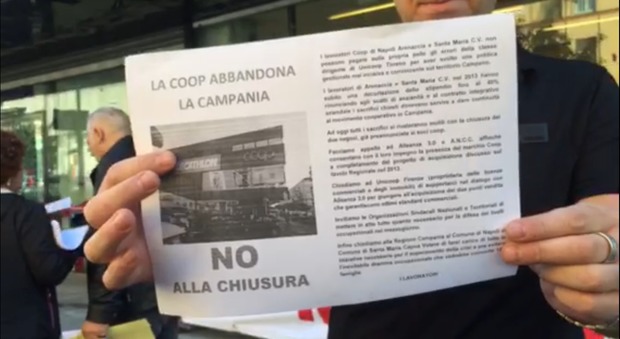 Napoli, la protesta dei lavoratori della Coop Arenaccia: «Viviamo nell’incertezza»