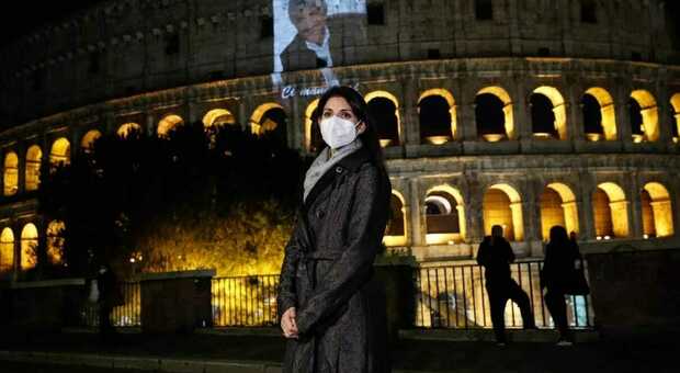 Virginia Raggi e la foto francobollo sul Colosseo per celebrare Gigi Proietti: il grande attore meritava molto di più