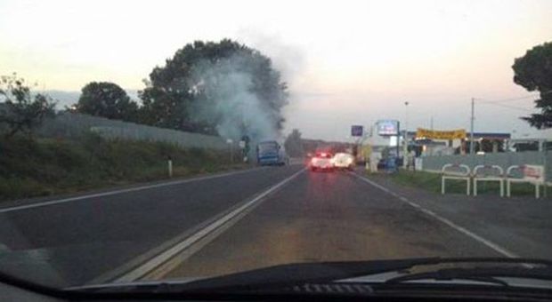 Rieti, bus Cotral con motore in fiamme: disagi per i pendolari