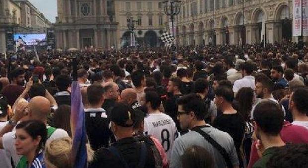Caos a Torino: «Abbiamo camminato sui corpi delle persone a terra»