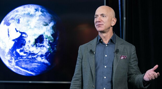 La Blue Origin di Jeff Bezos in visita a Napoli: incontri con l'industria del settore spaziale e le istituzioni