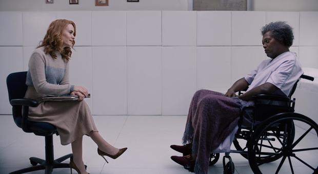 Sarah Paulson e Samuel L. Jackson in una scena di "Glass"