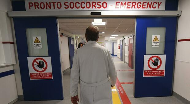 Covid a Napoli, l'Ospedale del Mare è in affanno: impennata di ammalati