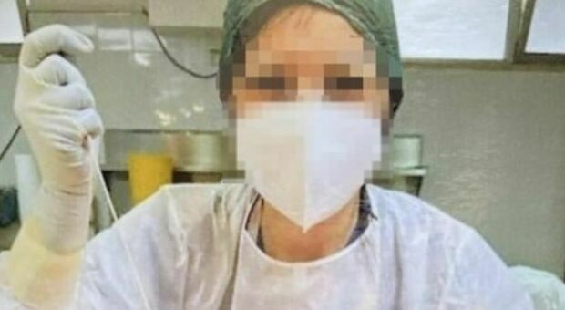 Posta sui social la foto sorridente mentre ricuce un cadavere, sospesa per sei mesi la caposala dell'ospedale di Brindisi