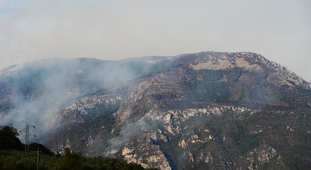 Rieti, la scritta Dux andata in fiamme preoccupa la tenuta del Monte Giano per le alluvioni e gli smottamenti