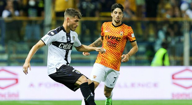 Parma-Benevento 1-0 nel recupero, a segno Mihaila su lancio di Vazquez