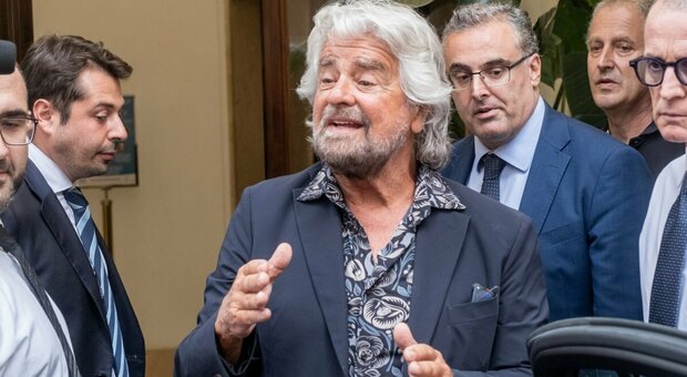 Beppe Grillo, come sta? Ricoverato dopo il malore, dimissioni in stand by: continua le terapie all'ospedale di Cecina