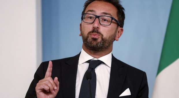 Legittima difesa, Bonafede: «Non è competenza di Salvini»