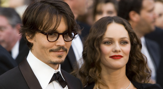 Johnny Depp, la difesa dell'ex moglie Vanessa Paradis: «Accuse di Amber Heard sono oltraggiose»