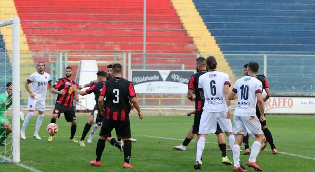 Emergenza Covid, salta il derby dei due mari: Taranto-Brindisi non si gioca