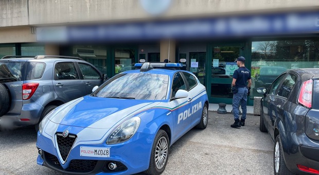 Assalto in banca, tre rapinatori senza armi immobilizzano gli impiegati e portano via 60mila euro