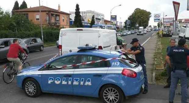 Polizia a Borgo Piave in una foto di repertorio