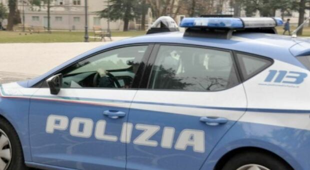 Lite feroce con chi lo ospita da 2 anni ad Ancona, arriva la polizia e si scopre che era irregolare in Italia