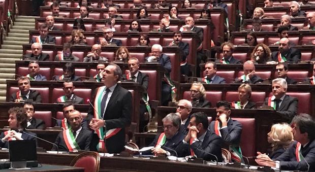 De Magistris parla alla Camera: «I sindaci siano esempio di coesione, Scampia progetto apripista»