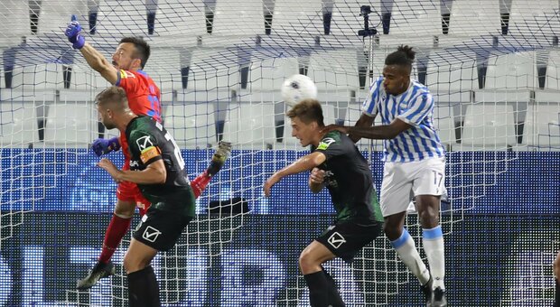 Pordenone travolto da 5 gol della Spal a Ferrara, caos e silenzio stampa a fine partita