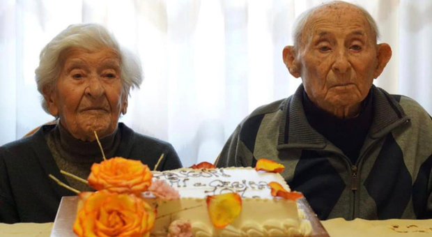 Domenico e Cesira, 202 anni in due: «Vogliamo ancora vivere, insieme». Sono sposati da 70 anni