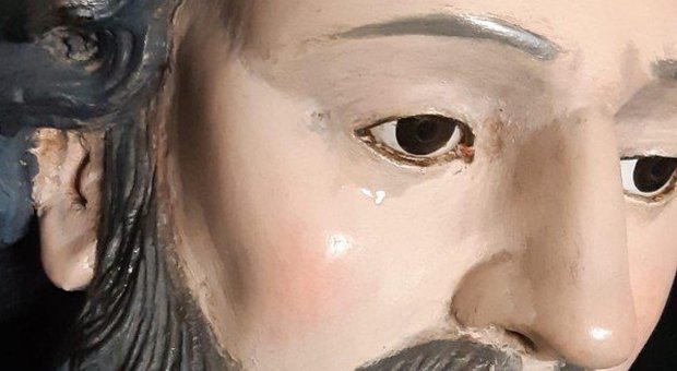 Lacrima la statua di San Francesco: «È presto per parlare di miracolo»