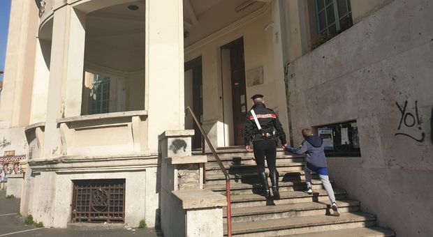 «Ho paura dell'esame»: fugge da scuola a 11 anni, ritrovato dai carabinieri mentre vaga per Roma