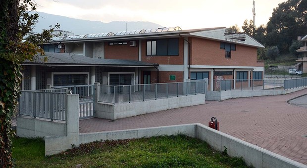 La scuola media di Monticelli: gli studenti trasferiti a Tofare