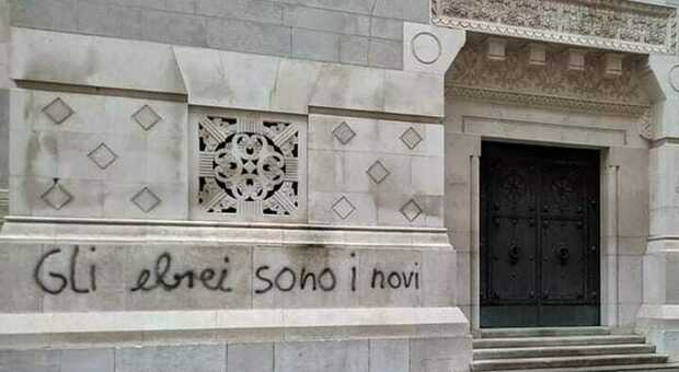 Scritte ingiuriose contro gli ebrei sulla sinagoga di Trieste