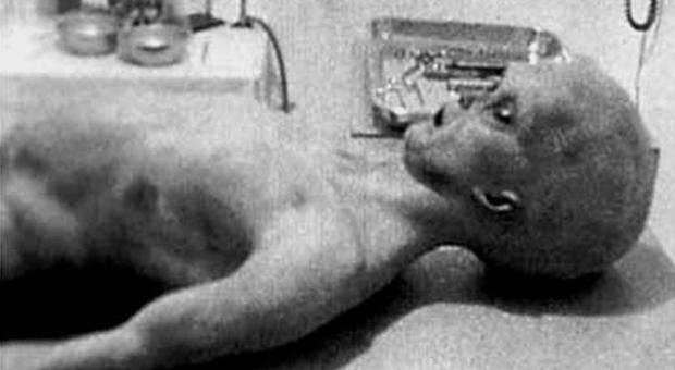 La foto di uno dei presunti corpi di alieni che sarebbero conservati nell'Area 51