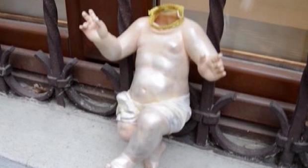 L'ennesimo furto di Gesù Bambino, trafugato anche a piazza del Popolo la statua del presepe