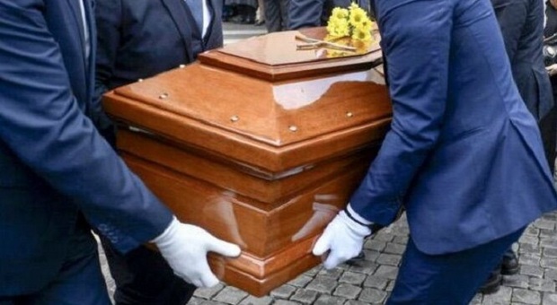 Torino, i testimoni di Geova fanno il funerale su zoom: in 400 all'ultimo saluto via web