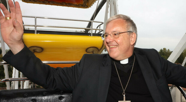 Il vescovo, Michele Tomasi
