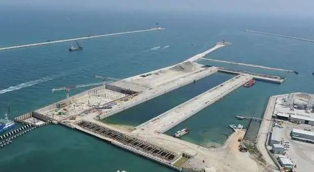 La costruzione alla bocca di porto di Malamocco