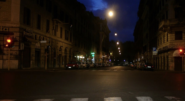 Roma, ragazza rapinata dopo aver prelevato in banca: due stranieri si fanno consegnare 50€