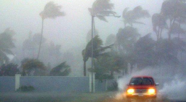 Maltempo, Filippine in allerta per il tifone: ​venti fino a 300 km/h, ultimo fece 7mila morti