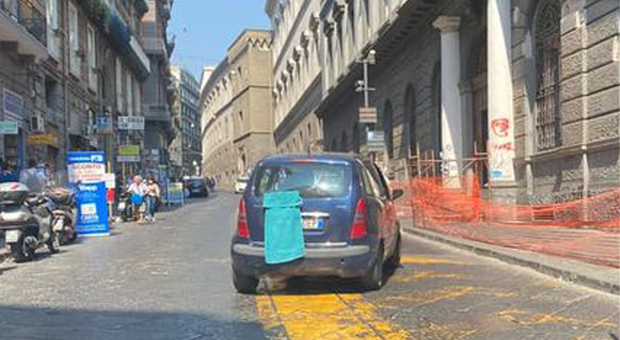 Napoli, il boom delle targhe coperte per violare la Ztl: i furbetti invadono il centro