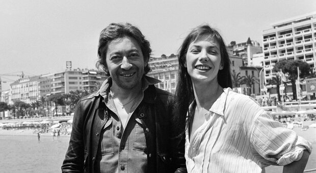 Jane Birkin morta a 76 anni a Parigi. Cantante e attrice, formò una coppia iconica con Serge Gainsbourg