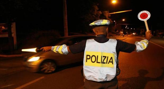 Ferrara, prete ubriaco al volante semina il panico in città per due ore e travolge un poliziotto