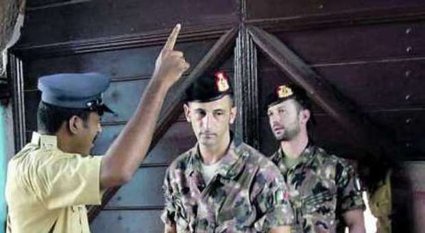 Marò, nuova beffa per i soldati italiani: giudice malato, rinviata la causa dei due fucilieri