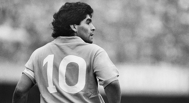 Diego Maradona nella foto di Sergio Siano