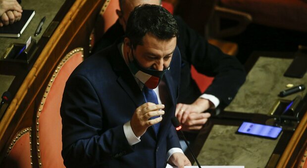 Salvini applaude la linea sui migranti, meno quella sull'Ue: «Ora cantieri e giù le tasse»