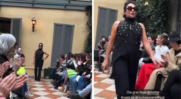 Angela dei Ricchi e Poveri sfila in passerella durante un evento della Fashion Week