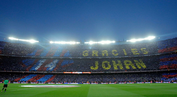 Barcellona-Real, emozionante omaggio a Cruijff del Camp Nou
