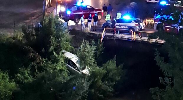 Finiscono con l'auto nel fiume in via Palombara,a Cassino: due feriti