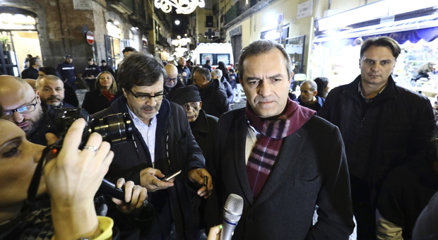 Napoli, flop in Consiglio comunale e de Magistris convoca la maggioranza