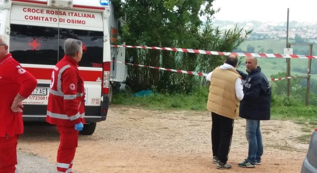 Osimo, veterinario accoltellato a morte e gettato in un fossato: fermato un amico ferito